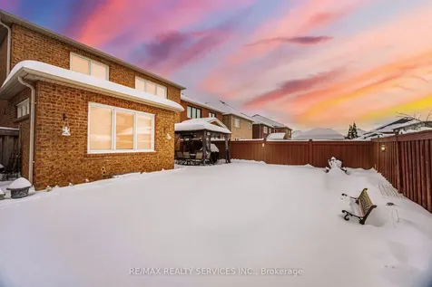 19 Snapdragon Square Brampton ON L6P 3K4