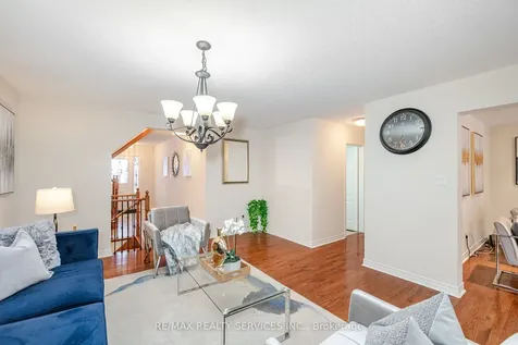 19 Snapdragon Square Brampton ON L6P 3K4