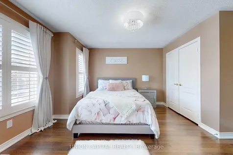 17 Vernosa Drive Brampton ON L6Y 3A6