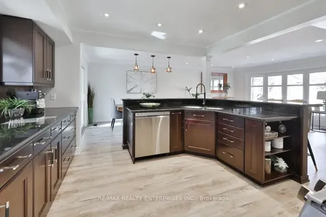 1214 Nottingham Avenue Burlington ON L7P 2R6