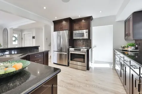 1214 Nottingham Avenue Burlington ON L7P 2R6