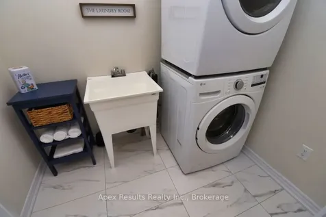 1396 Almonte Drive Burlington ON L7P 0V8