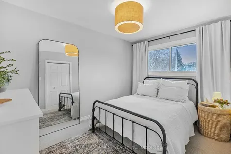 393 Beechwood Crescent Burlington ON L7L 3P7