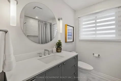 393 Beechwood Crescent Burlington ON L7L 3P7