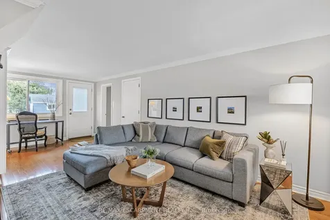 393 Beechwood Crescent Burlington ON L7L 3P7