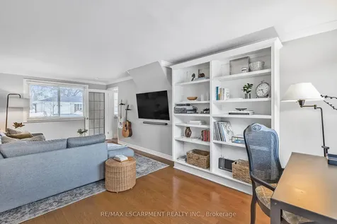 393 Beechwood Crescent Burlington ON L7L 3P7