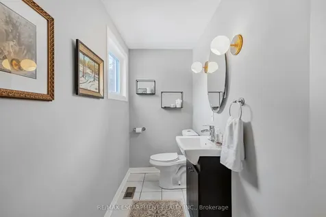 393 Beechwood Crescent Burlington ON L7L 3P7