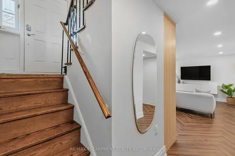 393 Beechwood Crescent Burlington ON L7L 3P7