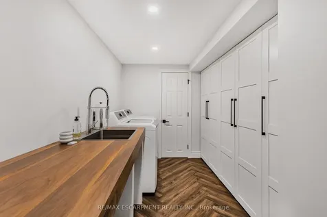 393 Beechwood Crescent Burlington ON L7L 3P7