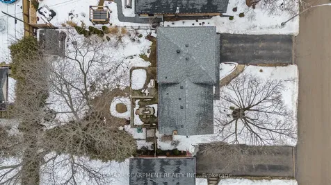 393 Beechwood Crescent Burlington ON L7L 3P7