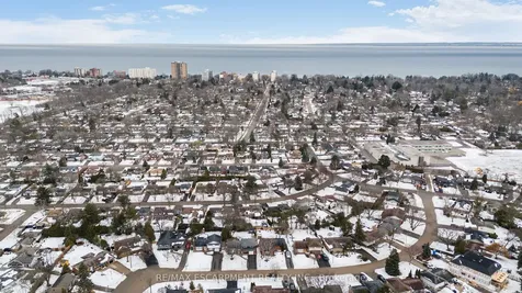 393 Beechwood Crescent Burlington ON L7L 3P7