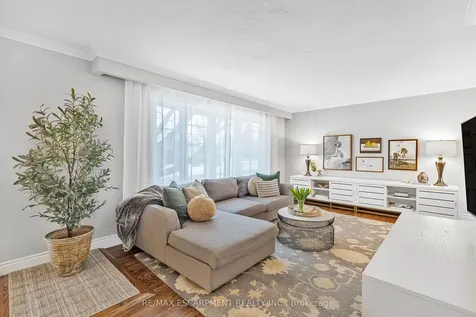 393 Beechwood Crescent Burlington ON L7L 3P7