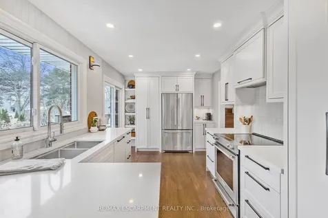 393 Beechwood Crescent Burlington ON L7L 3P7