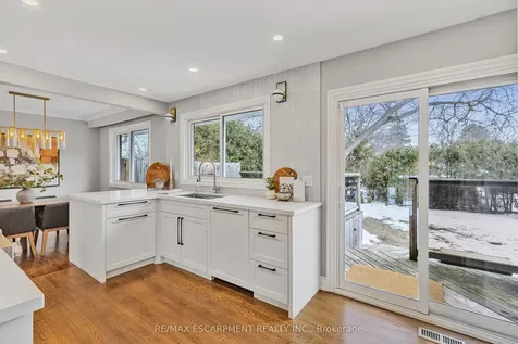 393 Beechwood Crescent Burlington ON L7L 3P7