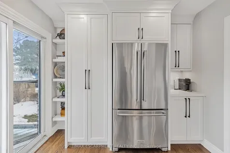 393 Beechwood Crescent Burlington ON L7L 3P7