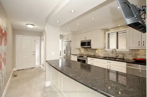 49 Weybridge Trail Brampton ON L6V 3S3