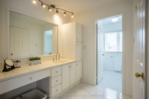 40 Nottingham Crescent Brampton ON L6S 4G4