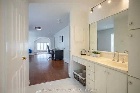 40 Nottingham Crescent Brampton ON L6S 4G4