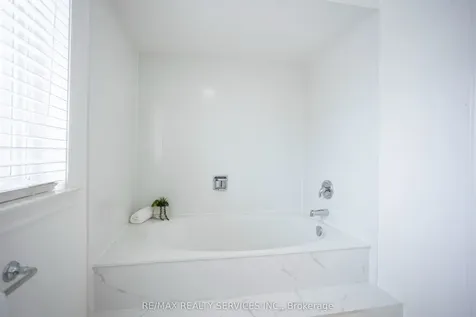 40 Nottingham Crescent Brampton ON L6S 4G4