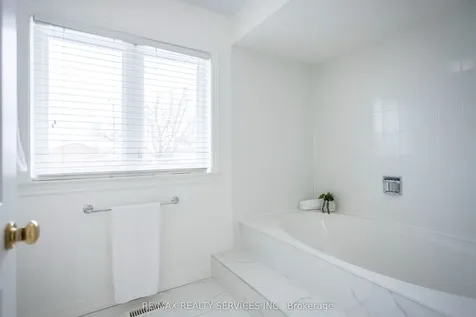 40 Nottingham Crescent Brampton ON L6S 4G4