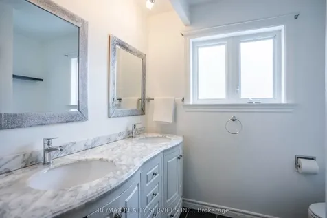 40 Nottingham Crescent Brampton ON L6S 4G4