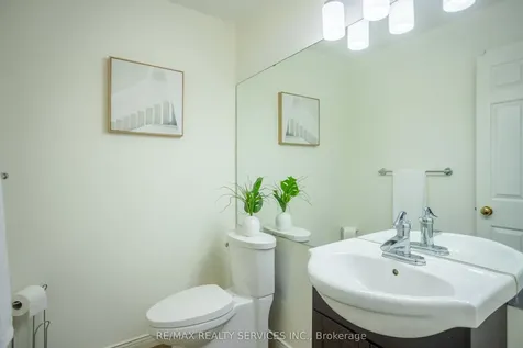 40 Nottingham Crescent Brampton ON L6S 4G4