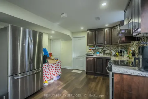 40 Nottingham Crescent Brampton ON L6S 4G4