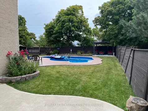 40 Nottingham Crescent Brampton ON L6S 4G4