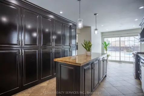 40 Nottingham Crescent Brampton ON L6S 4G4