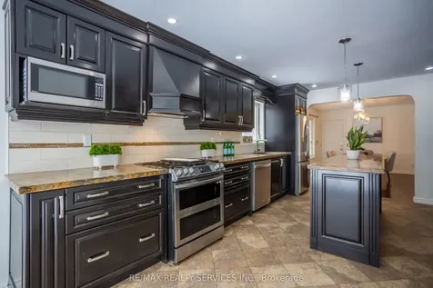 40 Nottingham Crescent Brampton ON L6S 4G4