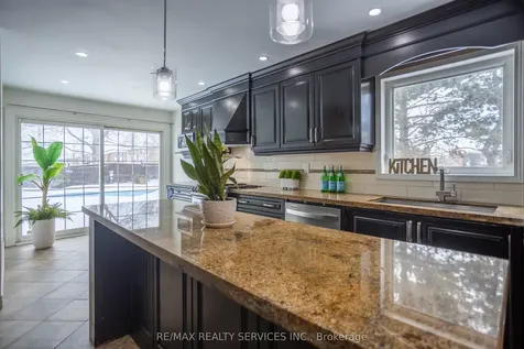 40 Nottingham Crescent Brampton ON L6S 4G4