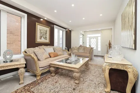 7 Callandar Road Brampton ON L7A 4V1