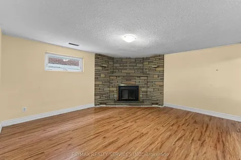 10 Royal Salisbury Way Brampton ON L6V 3J6