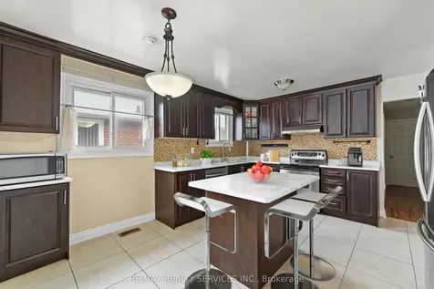 10 Royal Salisbury Way Brampton ON L6V 3J6