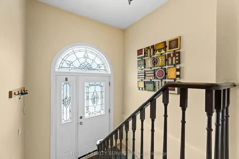 10 Royal Salisbury Way Brampton ON L6V 3J6
