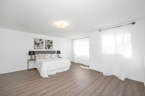 1768 Lampman Avenue Burlington ON L7L 7L4