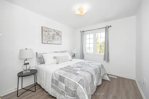 1768 Lampman Avenue Burlington ON L7L 7L4