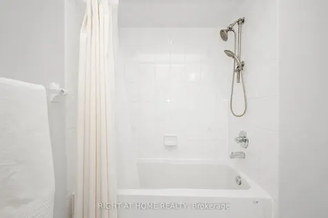 1768 Lampman Avenue Burlington ON L7L 7L4