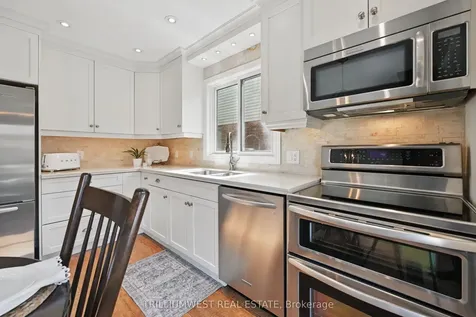 2134 Clipper Crescent Burlington ON L7M 2P6