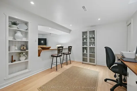 2134 Clipper Crescent Burlington ON L7M 2P6