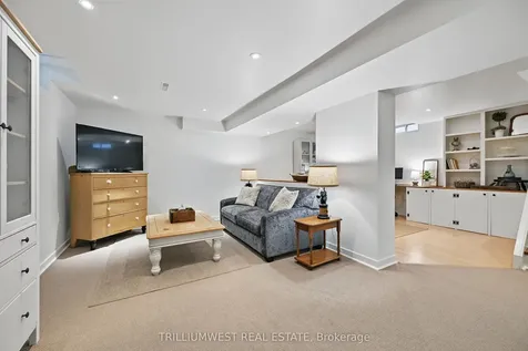 2134 Clipper Crescent Burlington ON L7M 2P6