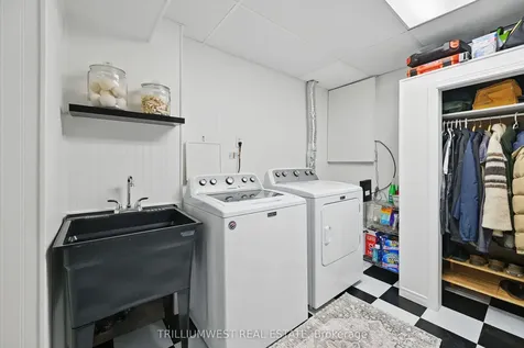 2134 Clipper Crescent Burlington ON L7M 2P6