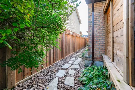 2134 Clipper Crescent Burlington ON L7M 2P6