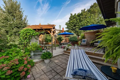 2134 Clipper Crescent Burlington ON L7M 2P6