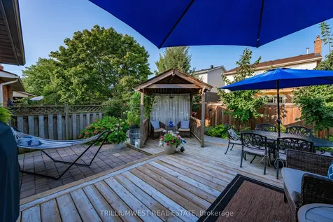 2134 Clipper Crescent Burlington ON L7M 2P6