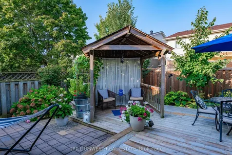 2134 Clipper Crescent Burlington ON L7M 2P6