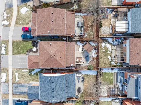 2134 Clipper Crescent Burlington ON L7M 2P6