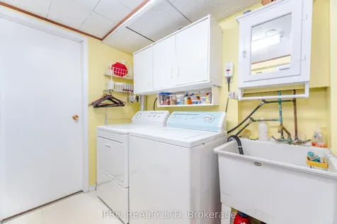 4 Hercules Court Brampton ON L6S 1X6