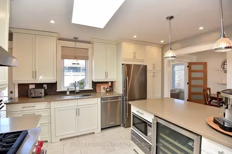 625 Ardleigh Crescent Burlington ON L7L 4K7