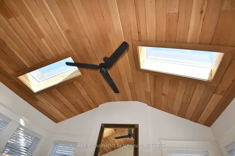 625 Ardleigh Crescent Burlington ON L7L 4K7